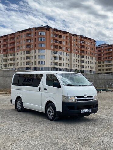 Toyota HiAce-6