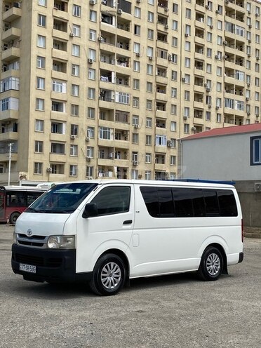 Toyota HiAce-5