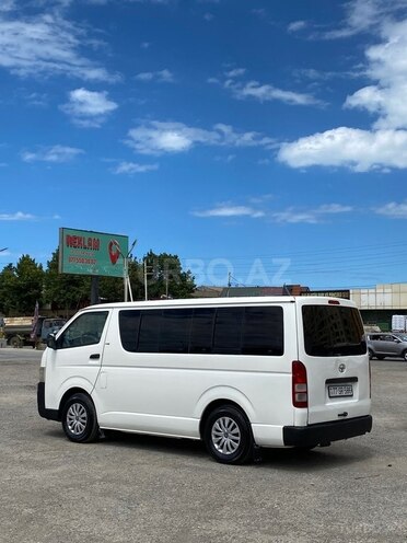 Toyota HiAce-9