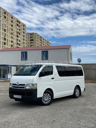 Toyota HiAce-3