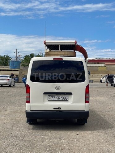 Toyota HiAce-11