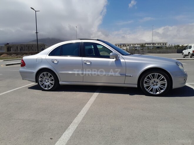 Mercedes E 350-11