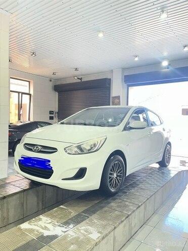 Hyundai Accent-2