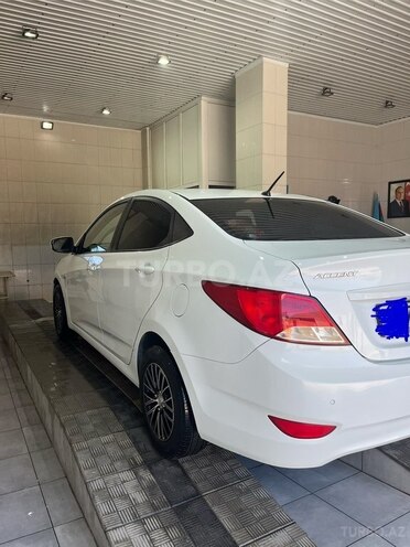 Hyundai Accent-6