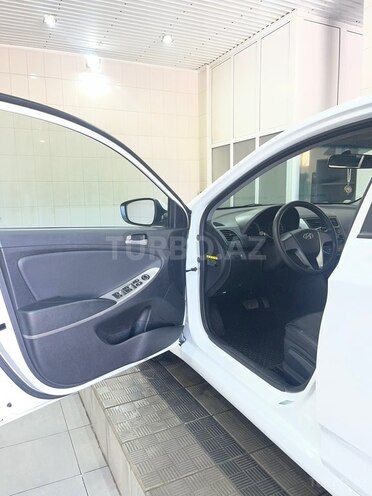 Hyundai Accent-8