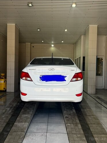 Hyundai Accent-5