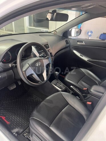 Hyundai Accent-7