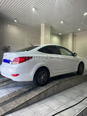 Hyundai Accent-4
