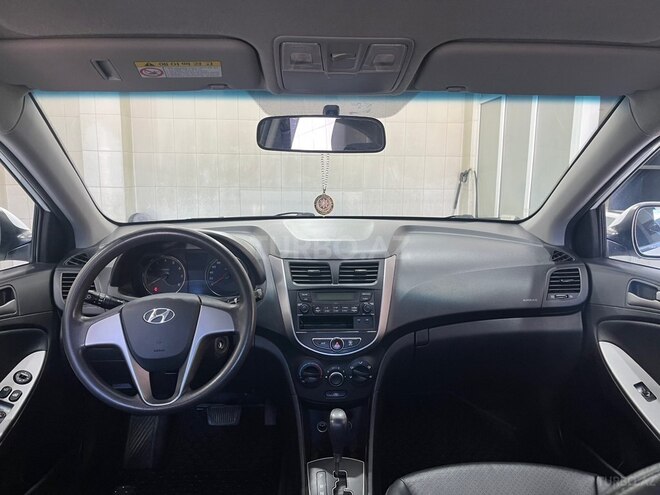 Hyundai Accent-10