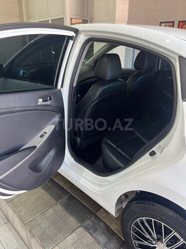 Hyundai Accent-9