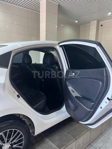 Hyundai Accent-11