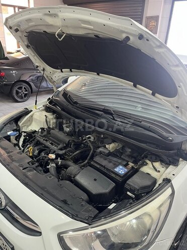 Hyundai Accent-13