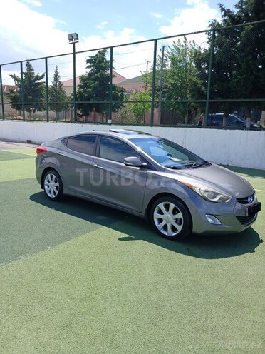 Hyundai Elantra-3
