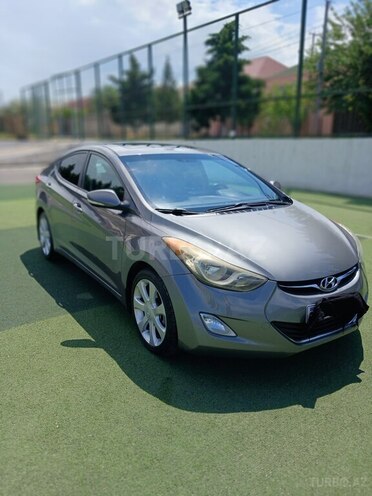 Hyundai Elantra-1