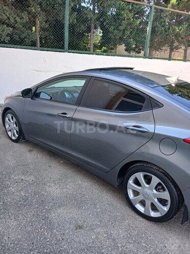 Hyundai Elantra-7