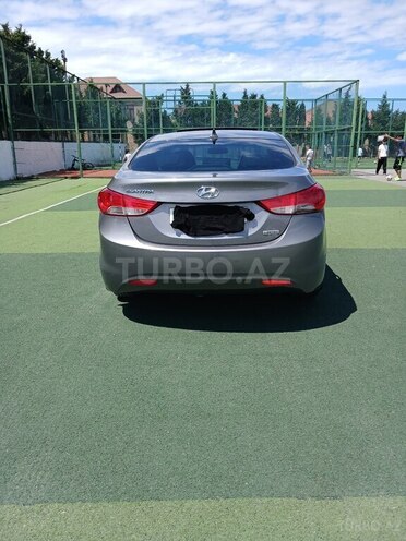 Hyundai Elantra-8