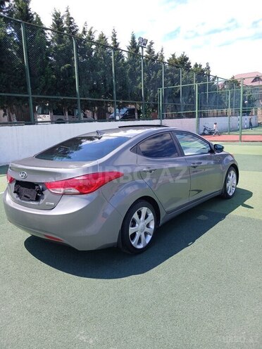 Hyundai Elantra-6
