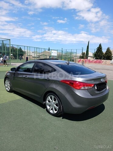 Hyundai Elantra-5