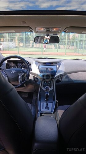 Hyundai Elantra-9