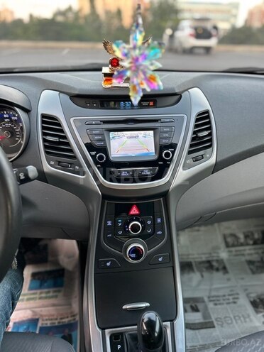 Hyundai Elantra-15