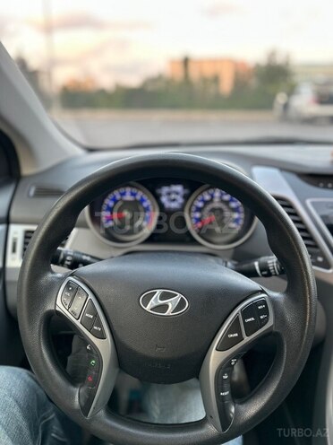 Hyundai Elantra-14