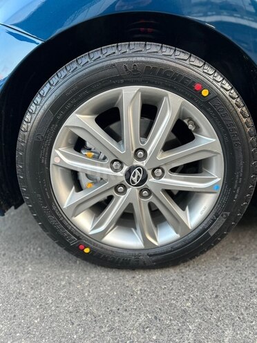 Hyundai Elantra-12