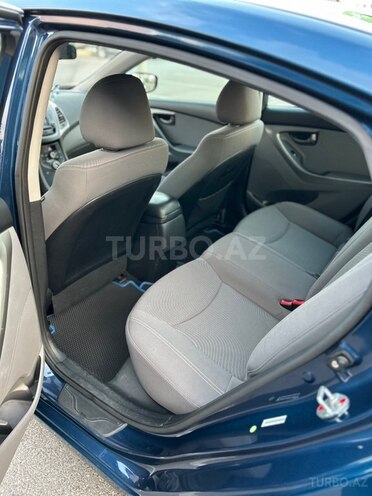 Hyundai Elantra-18