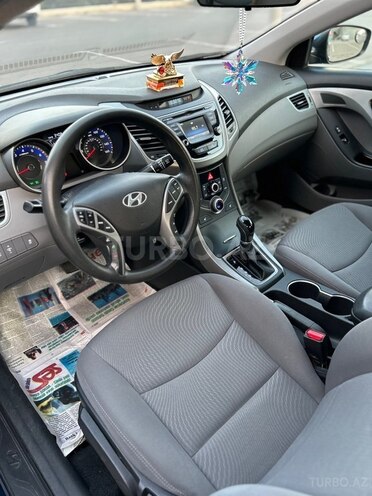 Hyundai Elantra-13