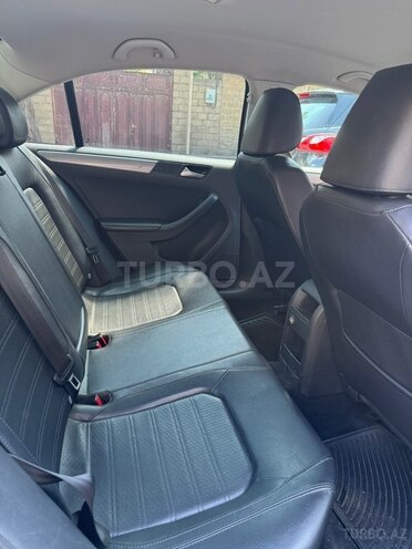 Volkswagen Jetta-9