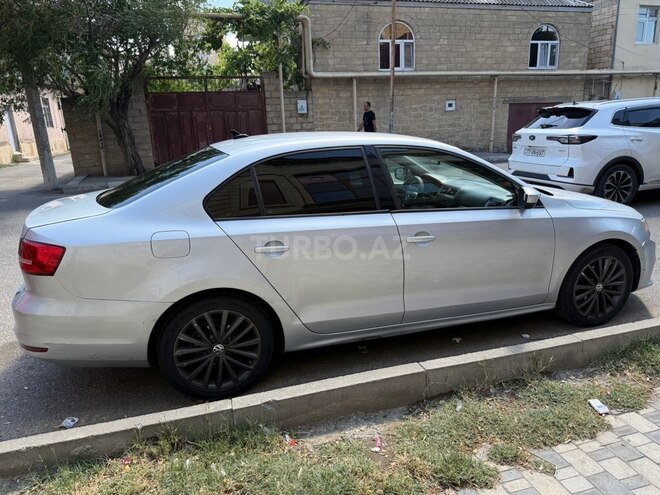 Volkswagen Jetta-5