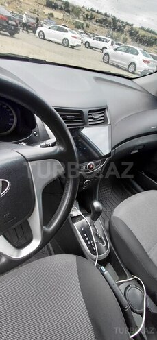 Hyundai Accent-6
