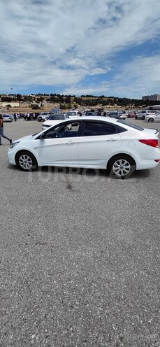Hyundai Accent-11