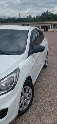 Hyundai Accent-9