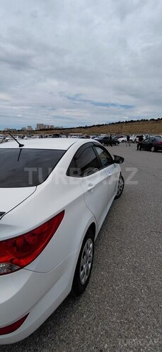 Hyundai Accent-8