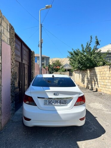 Hyundai Accent-2