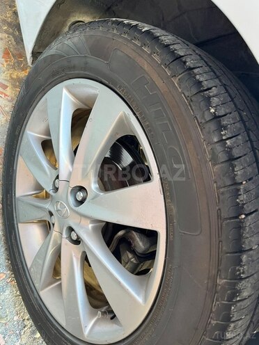 Hyundai Accent-7