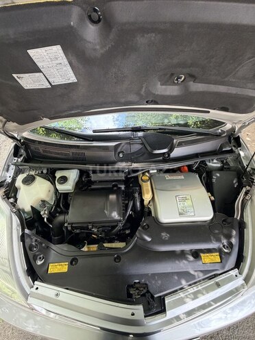 Toyota Prius-7