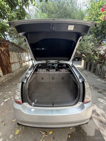Toyota Prius-12