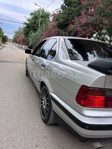 BMW 320-4
