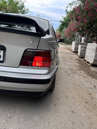BMW 320-6