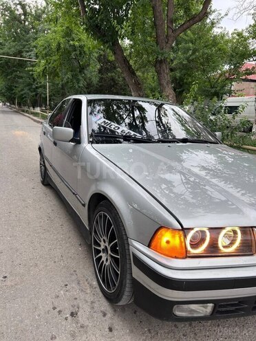 BMW 320-9