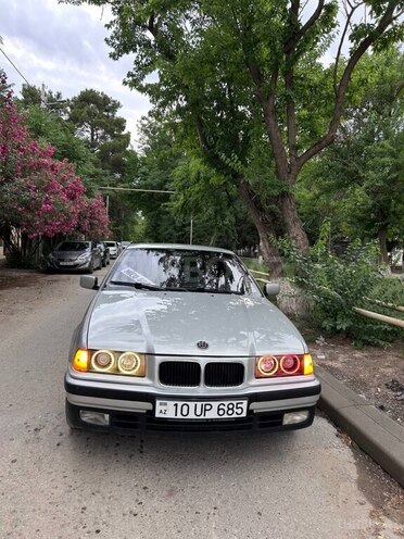 BMW 320-8