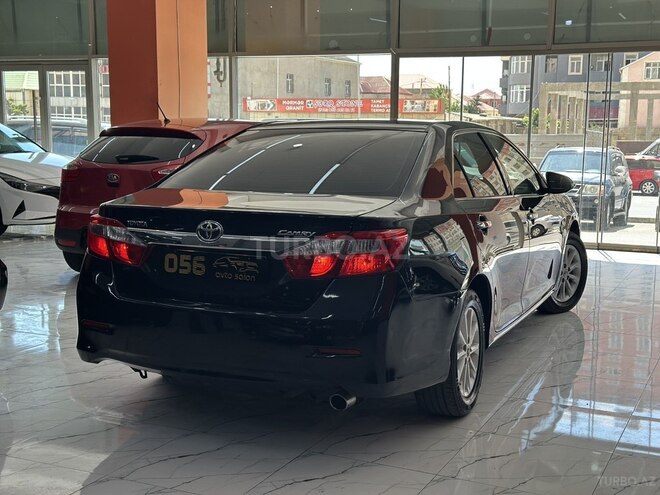 Toyota Camry-12
