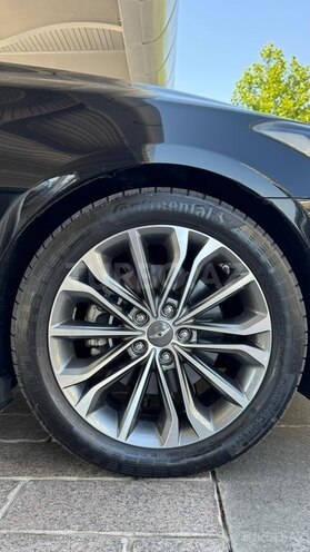 Hyundai Genesis-11