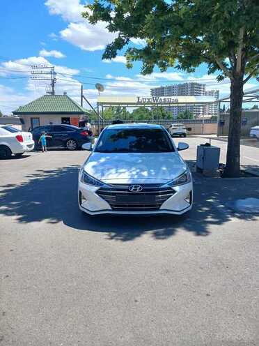 Hyundai Elantra-12