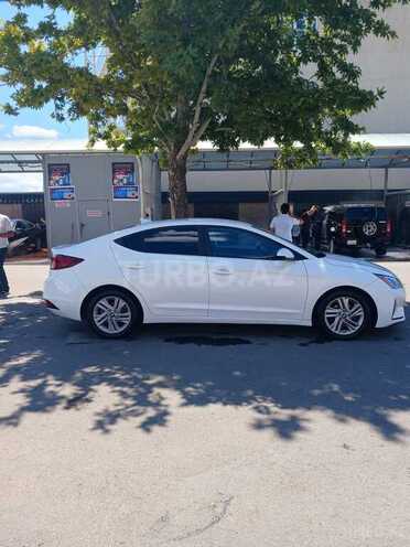Hyundai Elantra-3