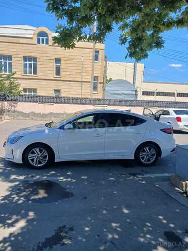 Hyundai Elantra-2