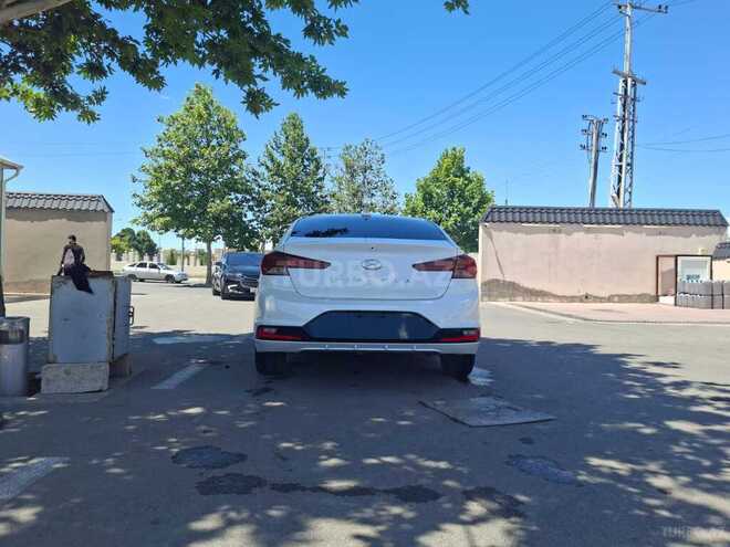 Hyundai Elantra-14