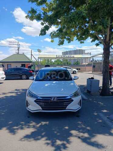 Hyundai Elantra-1