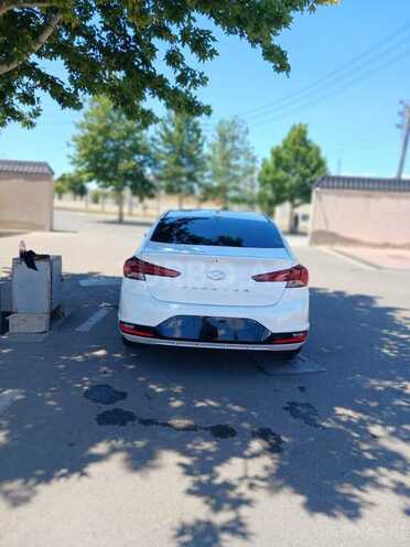 Hyundai Elantra-4